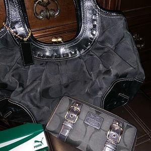 Coach purse and wallet black great shape